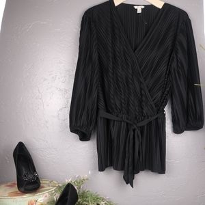 5/$25 Women's black blouse